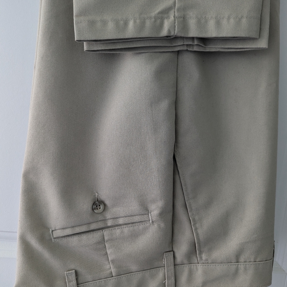 Lee Khaki